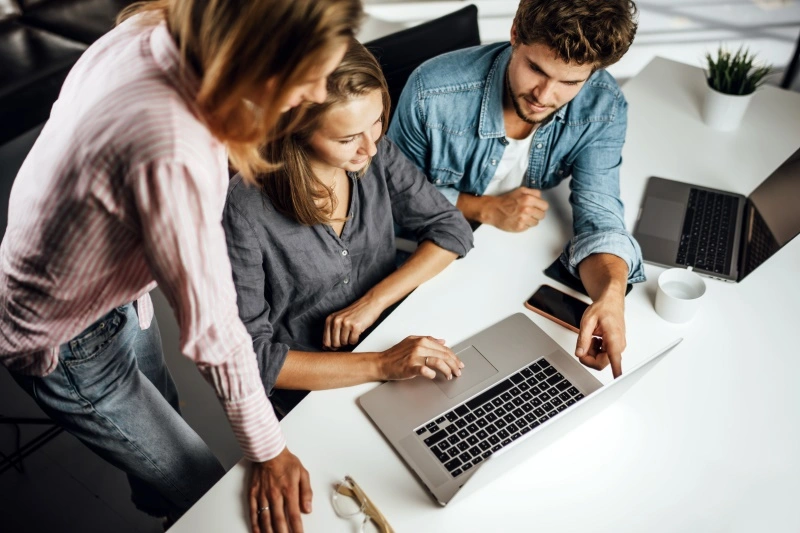 Az eredményességet egyszerű Moodle-alapú kvíz segítségével mérik, amely gyors visszajelzést ad a tanulók tudásszintjéről.